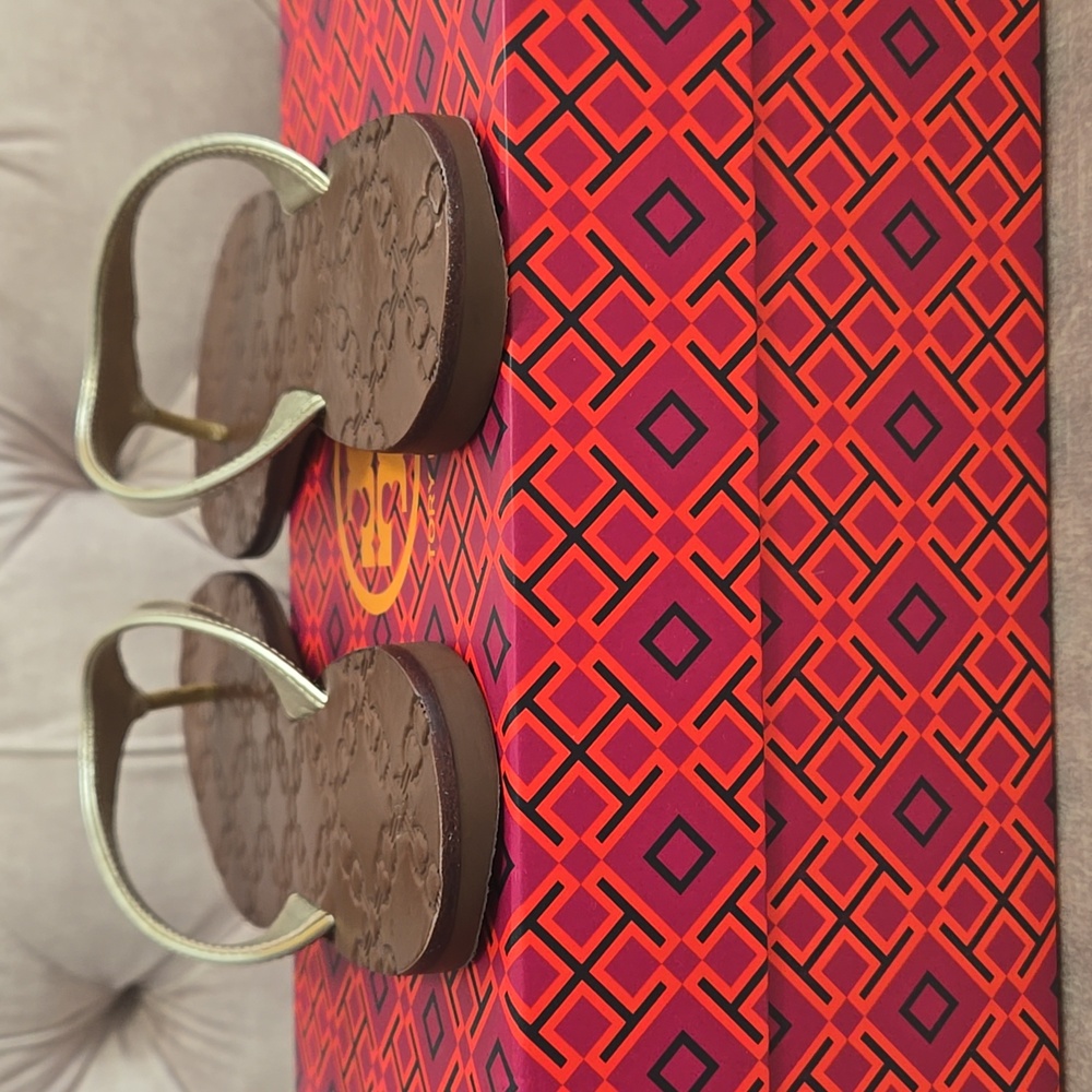 Tory Burch Monroe Thong Mirror Metallic Spark Gold Sandals, Size 5 - Picture 5 of 9